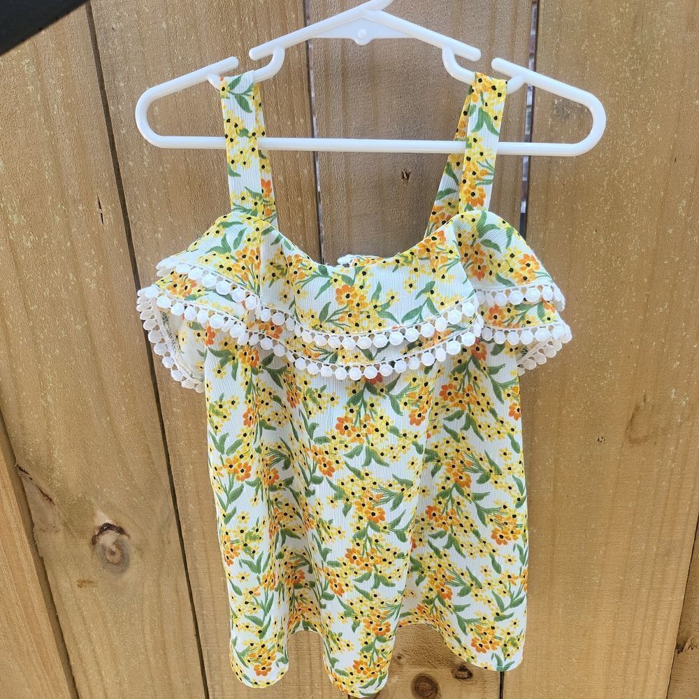 Girls floral top, size 6